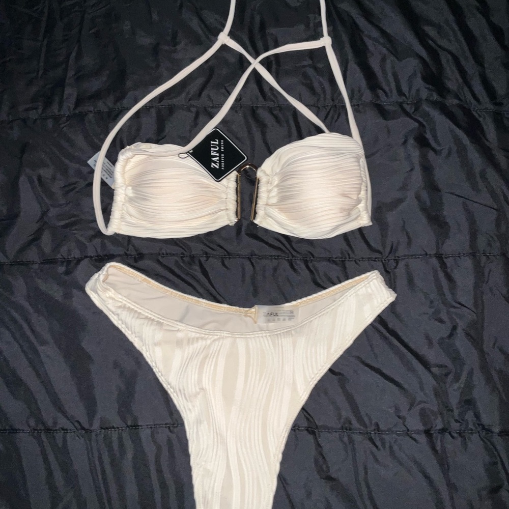 NWT Zaful Cream Swimwear Top and Matching Bottom Bikini Set Women’s Medium